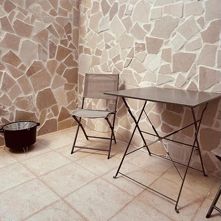 Lovely 2 Bedroom Rental Unit,Patio And Close Beach San Pietro in Bevagna Bagian luar foto