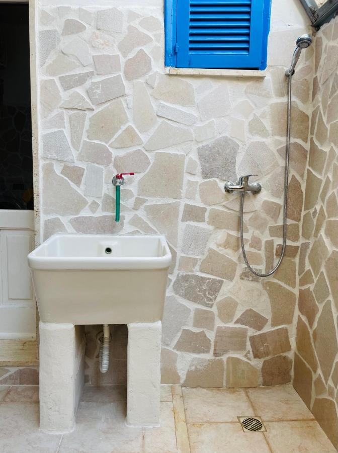 Lovely 2 Bedroom Rental Unit,Patio And Close Beach San Pietro in Bevagna Bagian luar foto
